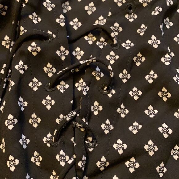 Express dress. Size S/P. Excellent condition. Black and white color. - Picture 3 of 12